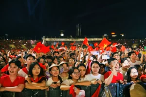 Supporters testant une expérience de réalité virtuelle dans la fan zone d'un événement sportif